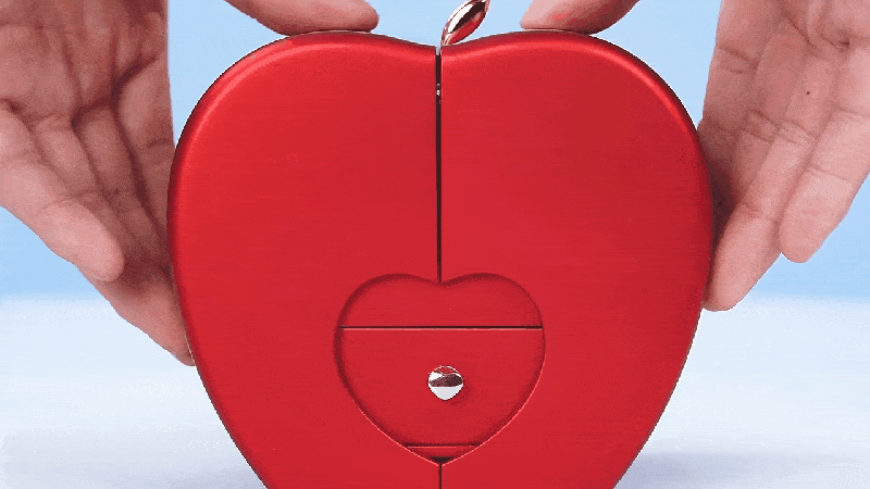 NASZYJNIK HEARTS Z PUDEŁKIEM