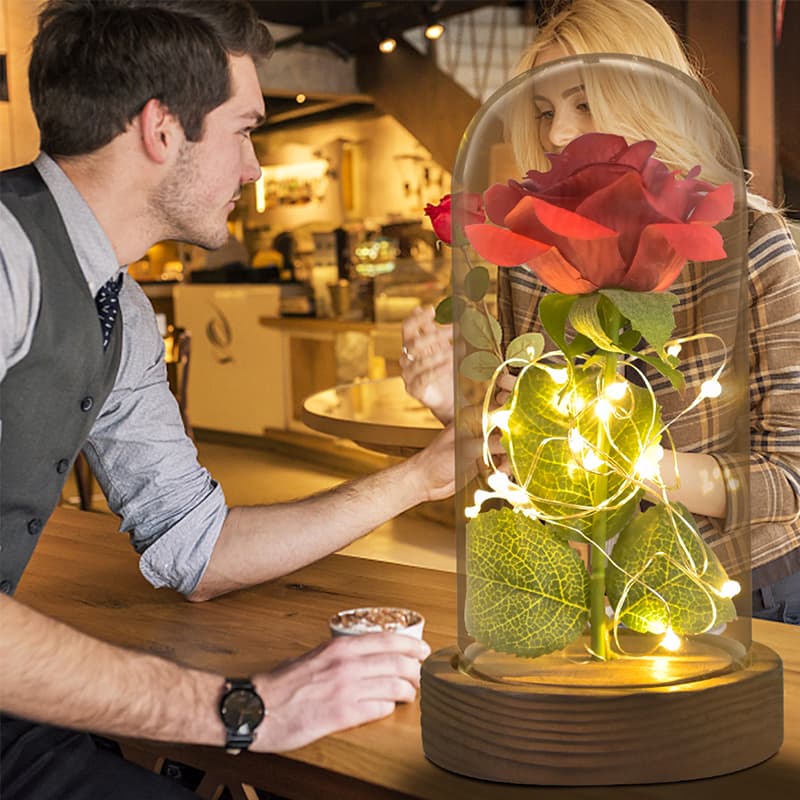 CZERWONA WIECZNA RÓŻA POD KLOSZEM Z OŚWIETLENIEM LED